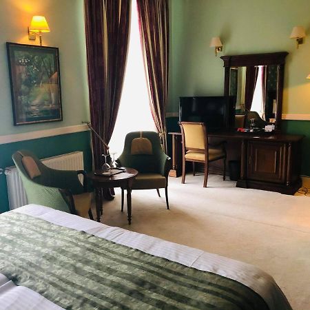 Hotel Angelo D'Oro プロイェシュティ エクステリア 写真