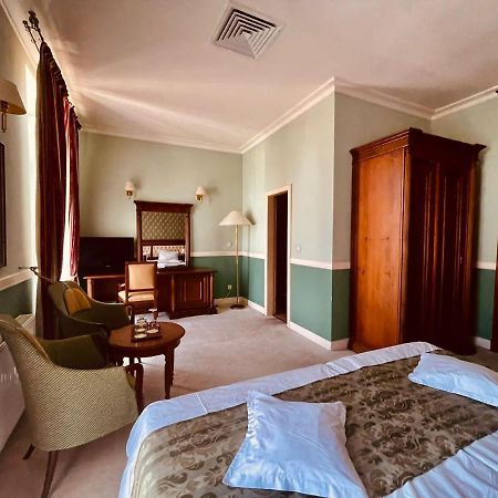 Hotel Angelo D'Oro プロイェシュティ エクステリア 写真