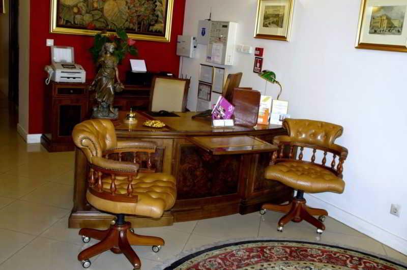 Hotel Angelo D'Oro プロイェシュティ エクステリア 写真