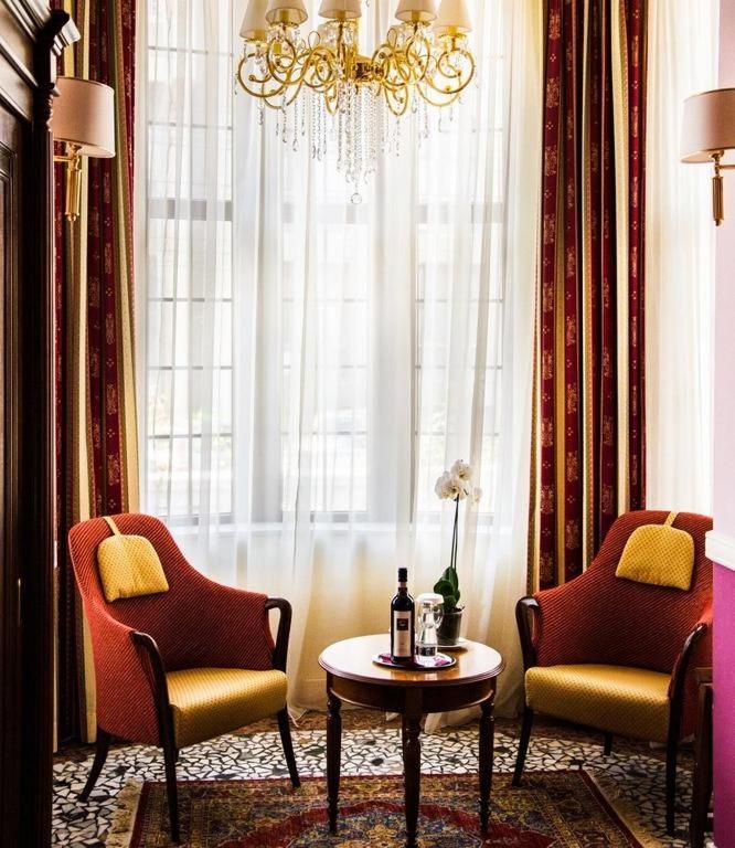 Hotel Angelo D'Oro プロイェシュティ エクステリア 写真