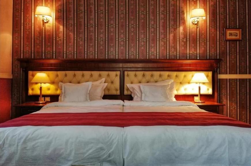 Hotel Angelo D'Oro プロイェシュティ エクステリア 写真
