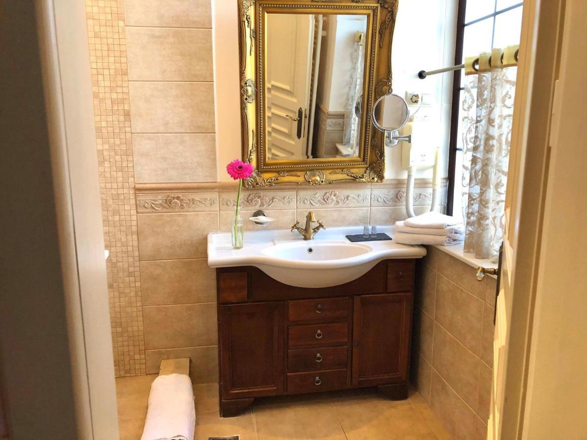 Hotel Angelo D'Oro プロイェシュティ エクステリア 写真