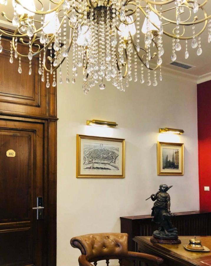 Hotel Angelo D'Oro プロイェシュティ エクステリア 写真