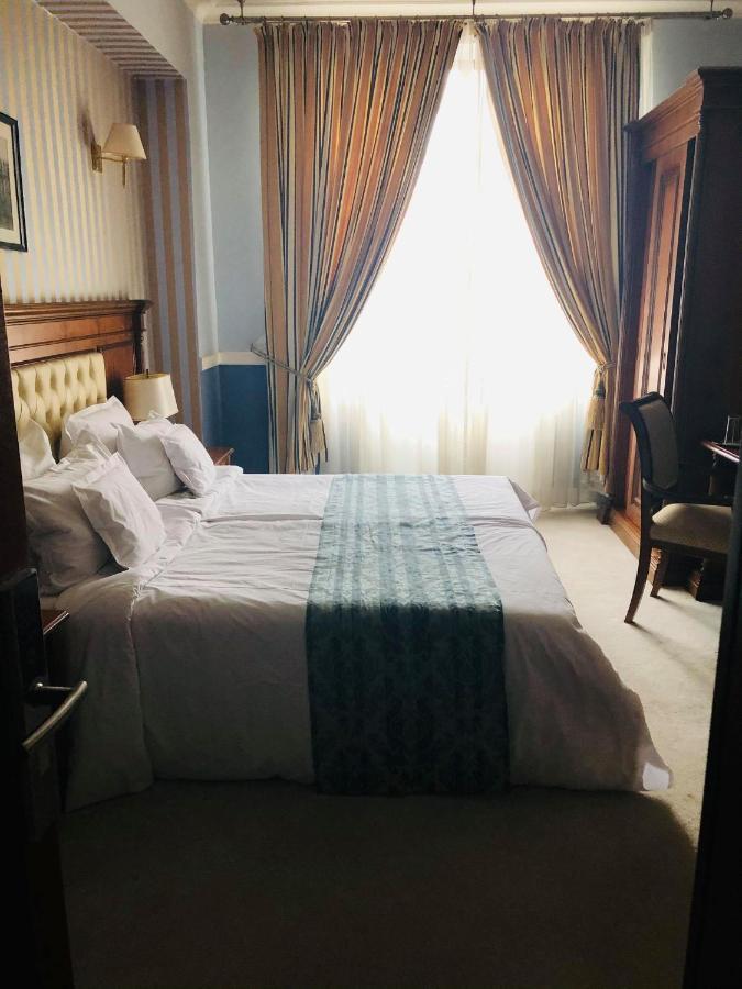 Hotel Angelo D'Oro プロイェシュティ エクステリア 写真