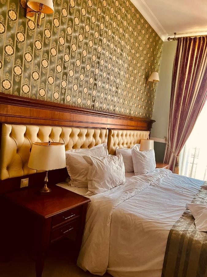 Hotel Angelo D'Oro プロイェシュティ エクステリア 写真