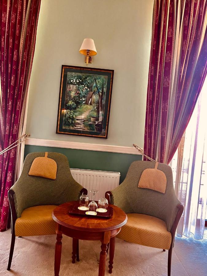 Hotel Angelo D'Oro プロイェシュティ エクステリア 写真