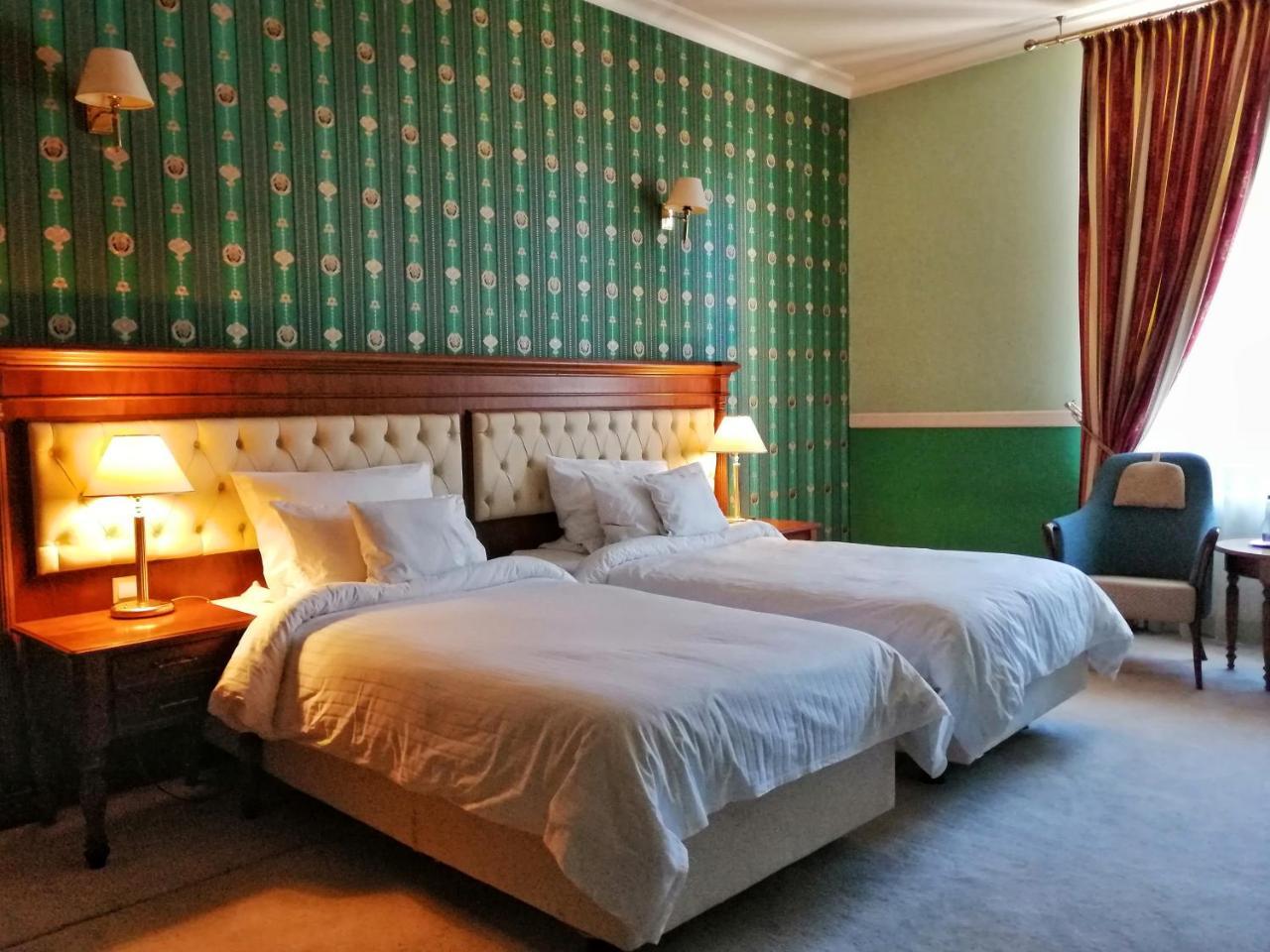 Hotel Angelo D'Oro プロイェシュティ エクステリア 写真
